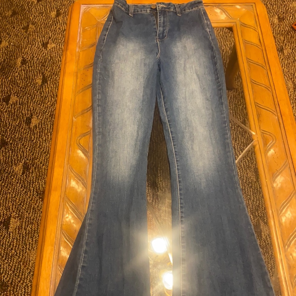 Simple Flare FN Jeans